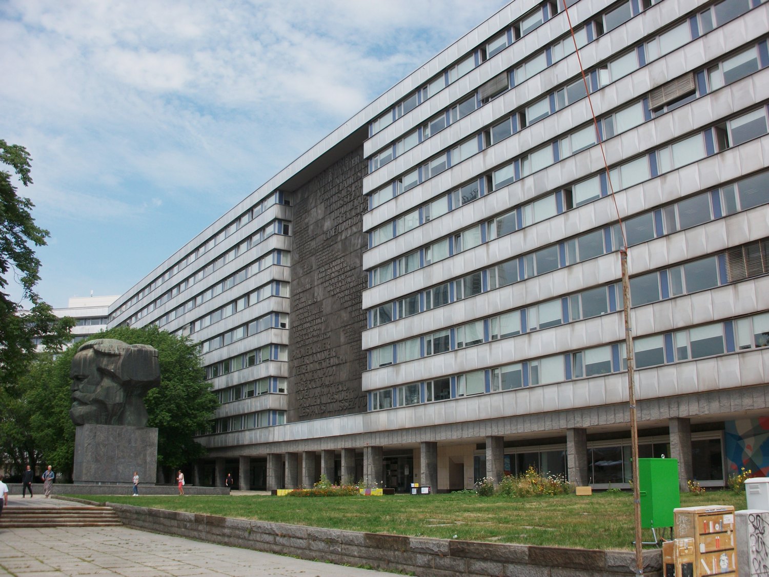 Office buildings along Brückenstraße