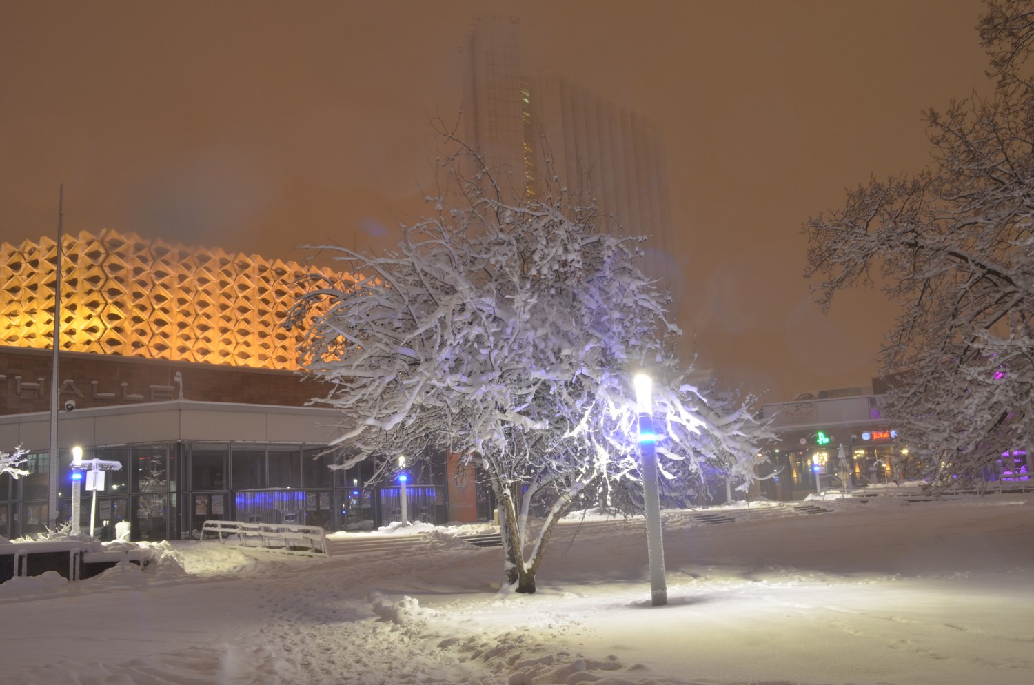 Snow and lighting beside Chemnitz Stadthalle