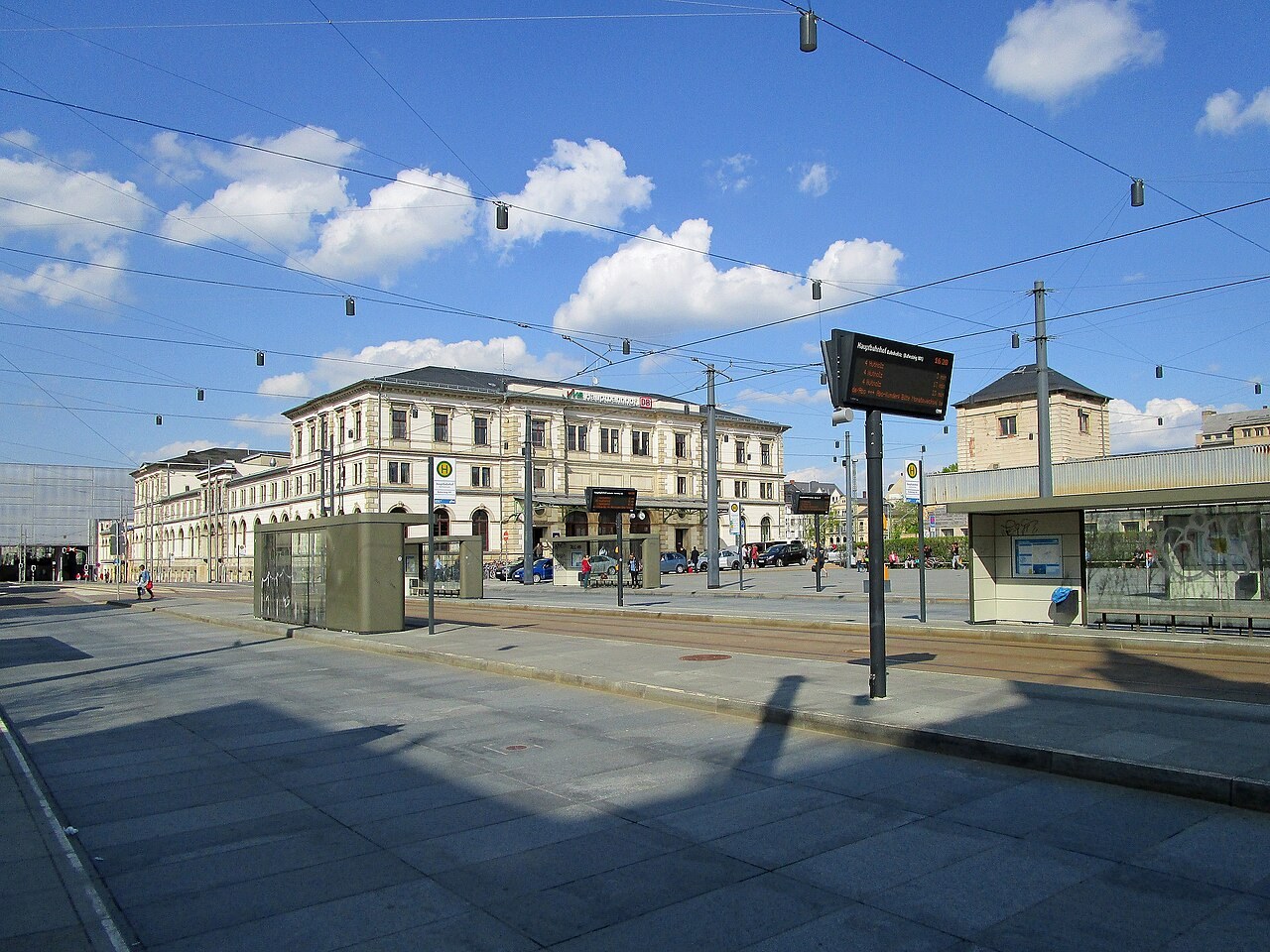 Chemnitz main station building and forecourt, photographed in 2015