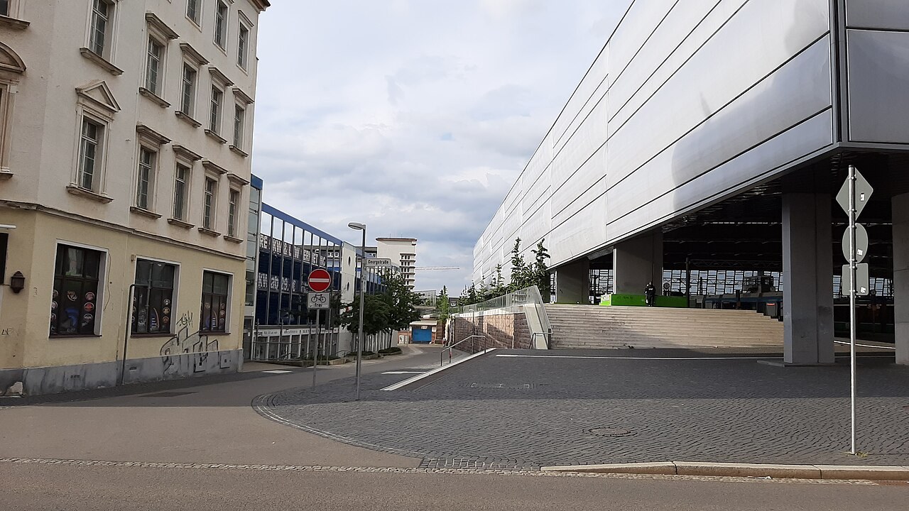 Street and buildings on Mauerstraße in Chemnitz