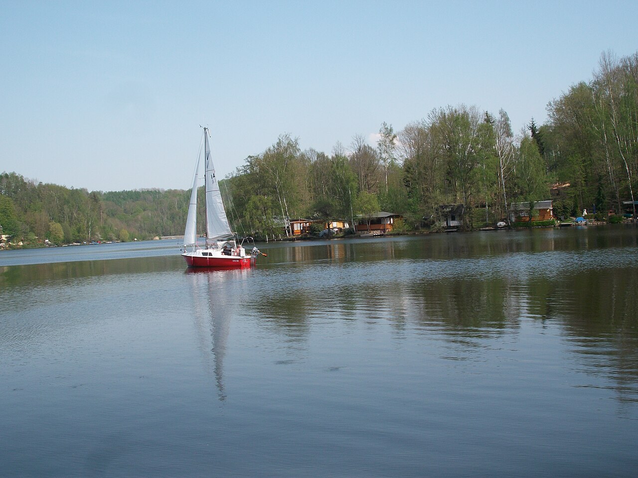 Sailing boat on Kriebstein reservoir